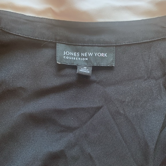 Jones, New York camisole/button up collared. - Picture 2 of 3